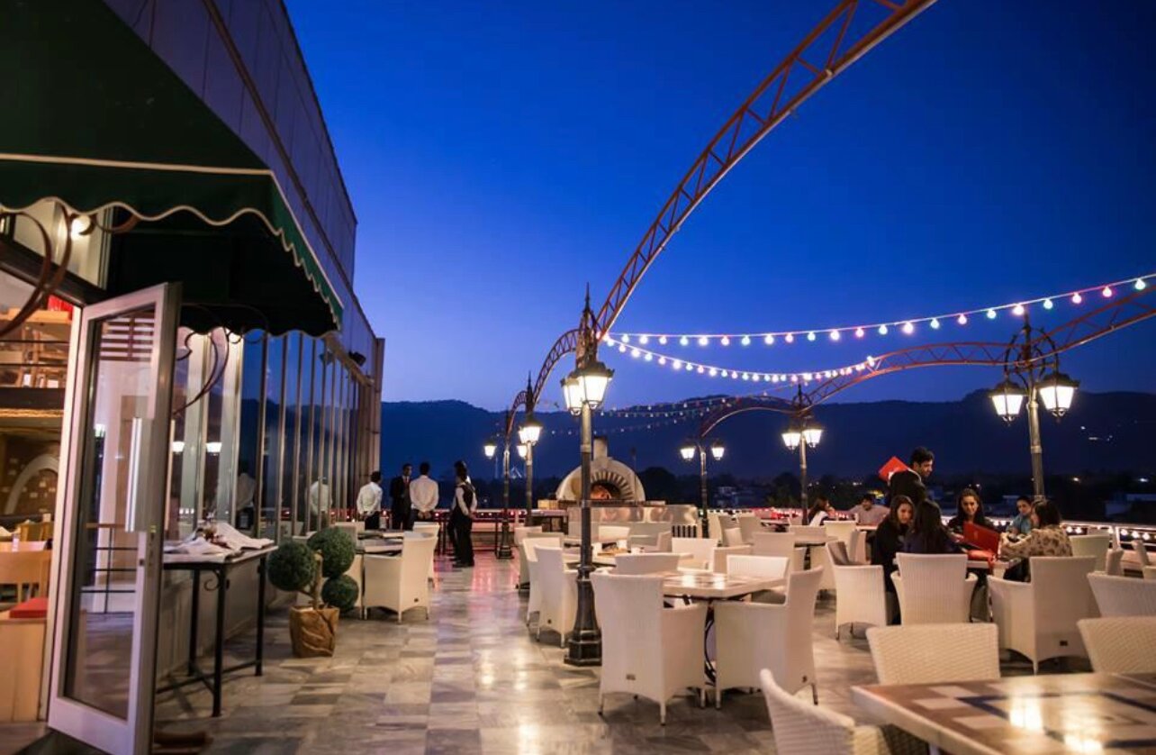 places to eat near me